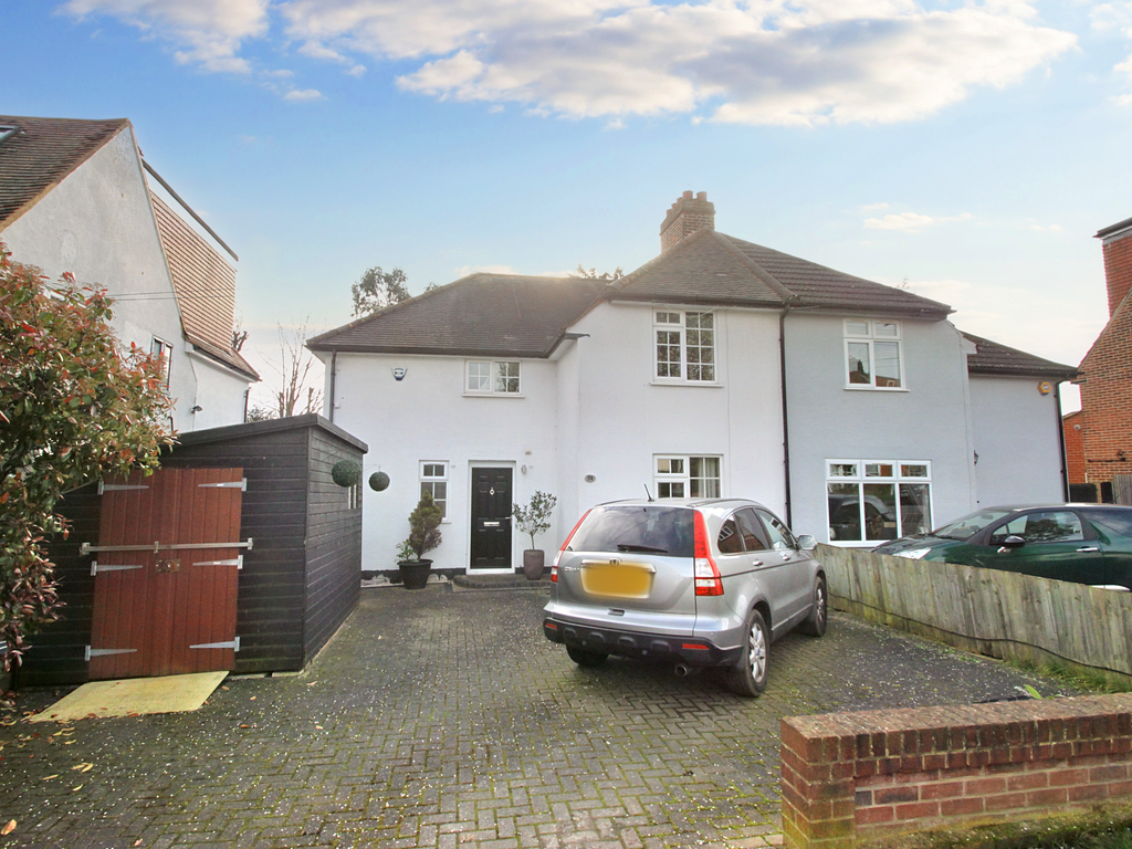 3 bed semidetached house for sale in Rayleigh Road, Woodford Green IG8
