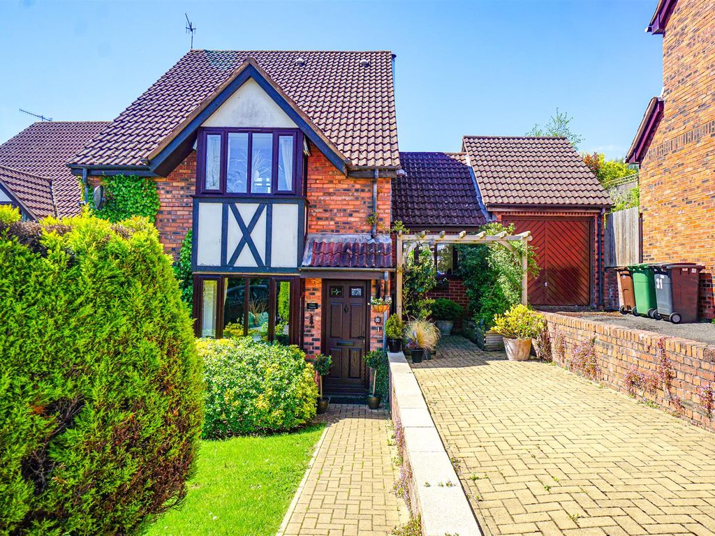 3 bed detached house for sale in Albourne Close, St. LeonardsOnSea TN38, £375,000 Zoopla