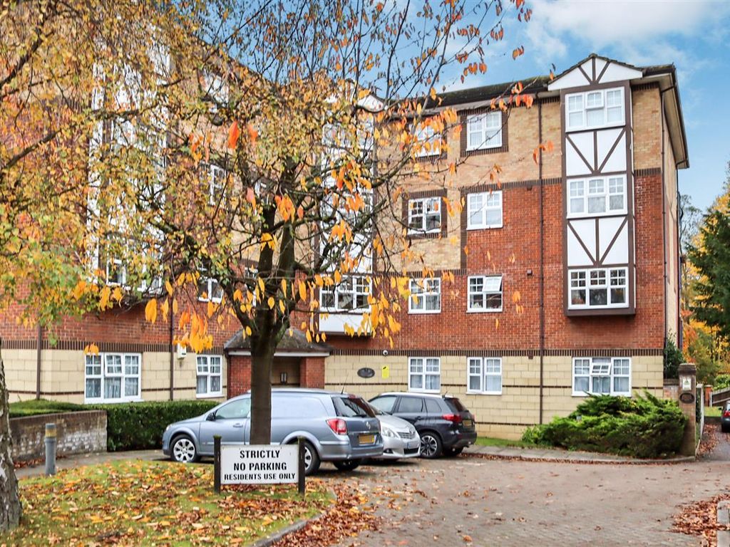 Queens Court, Knights Field, Luton, Bedfordshire, Luton LU2  