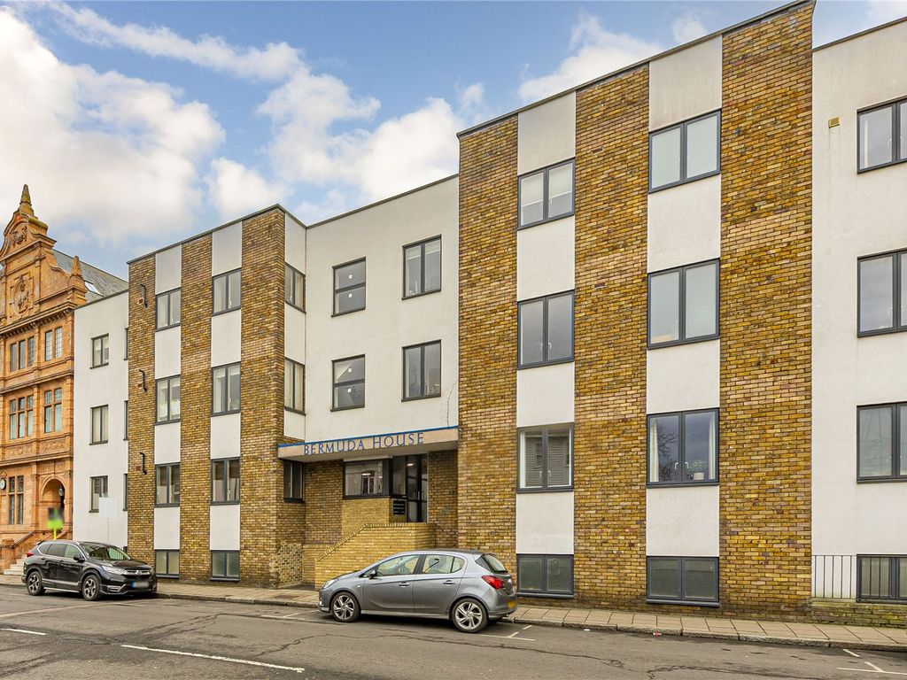 2 bed flat to rent in High Street, Hampton Wick, Kingston Upon Thames