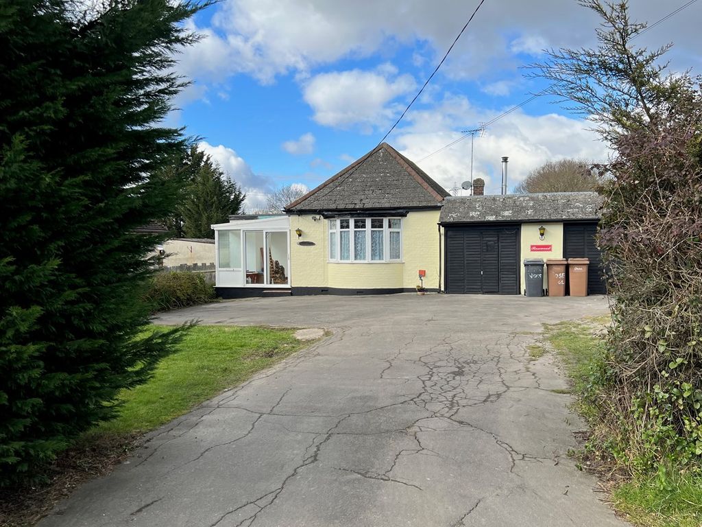 3 bed detached bungalow for sale in Southend Road, Howe Green