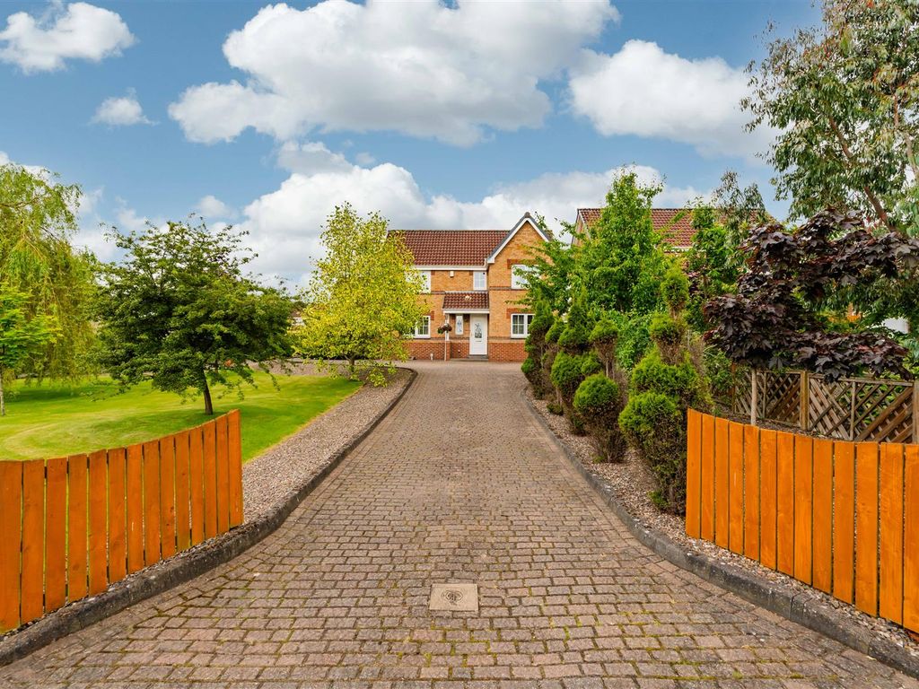 4 bed detached house for sale in Lochlea Grove, Kirkcaldy KY2, £310,000