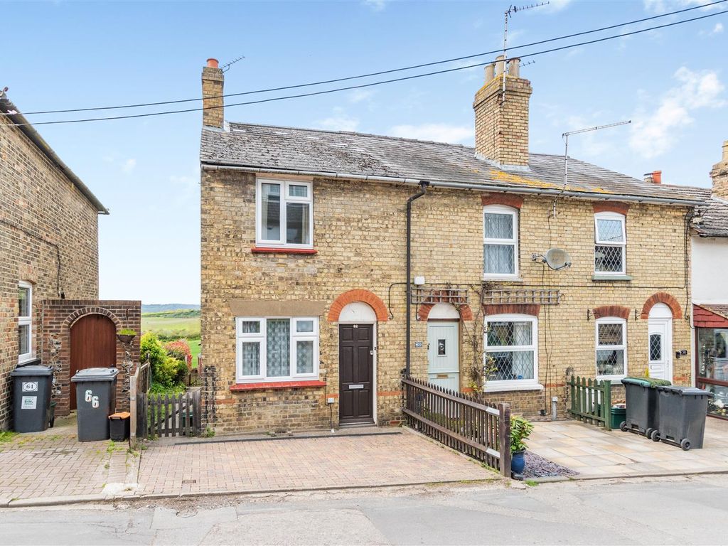 2 bed end terrace house for sale in Church Street, Burham, Rochester