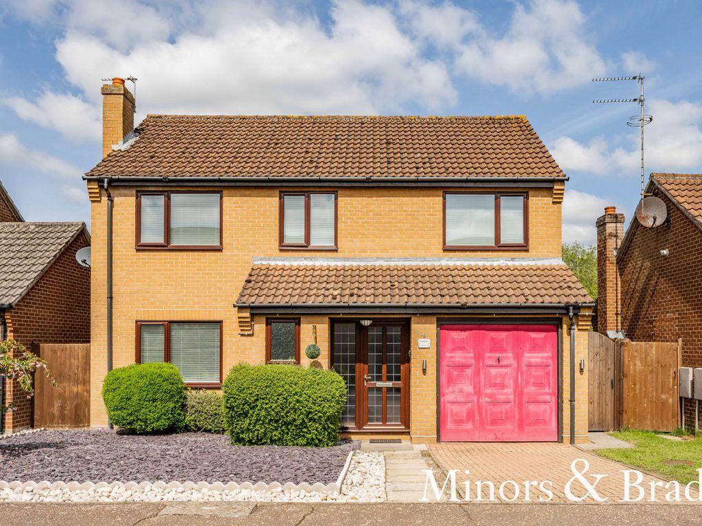 4 bed detached house for sale in Highview Close, Blofield, Norwich NR13