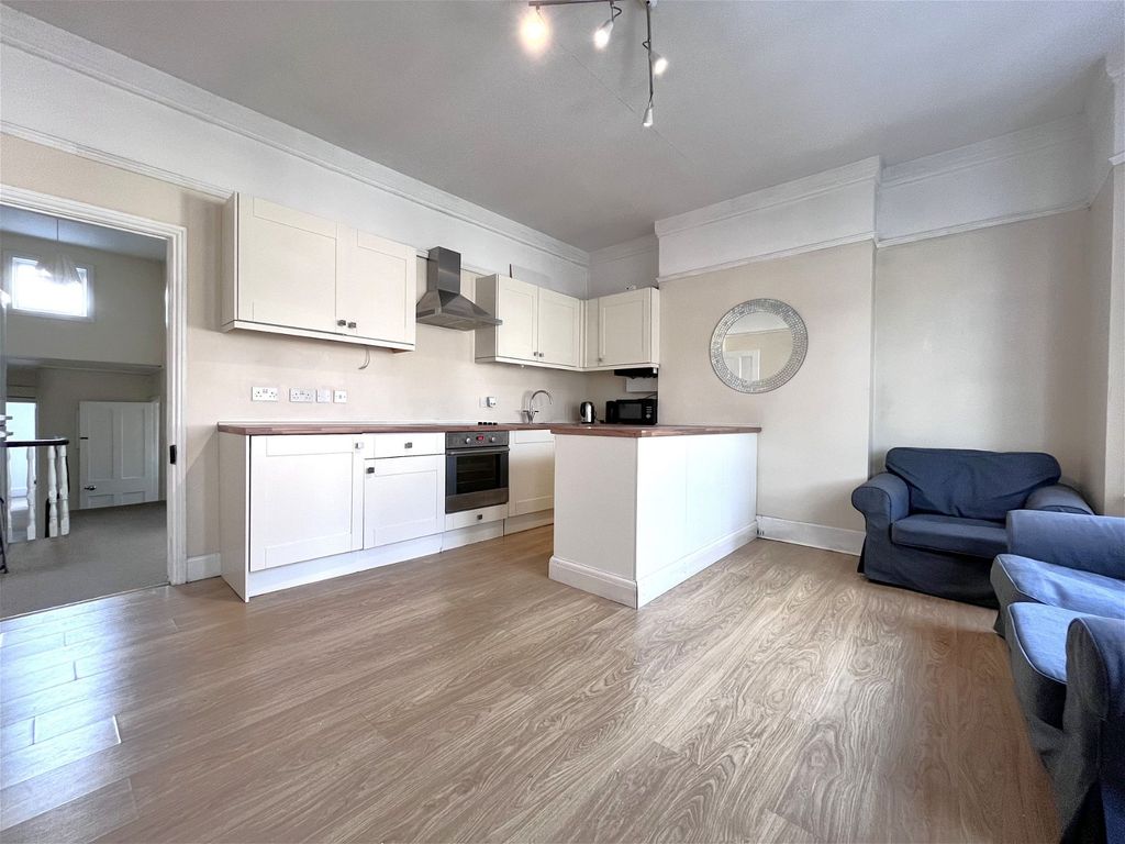 2 bed flat to rent in Acton Lane, London W3, £1,850 pcm Zoopla