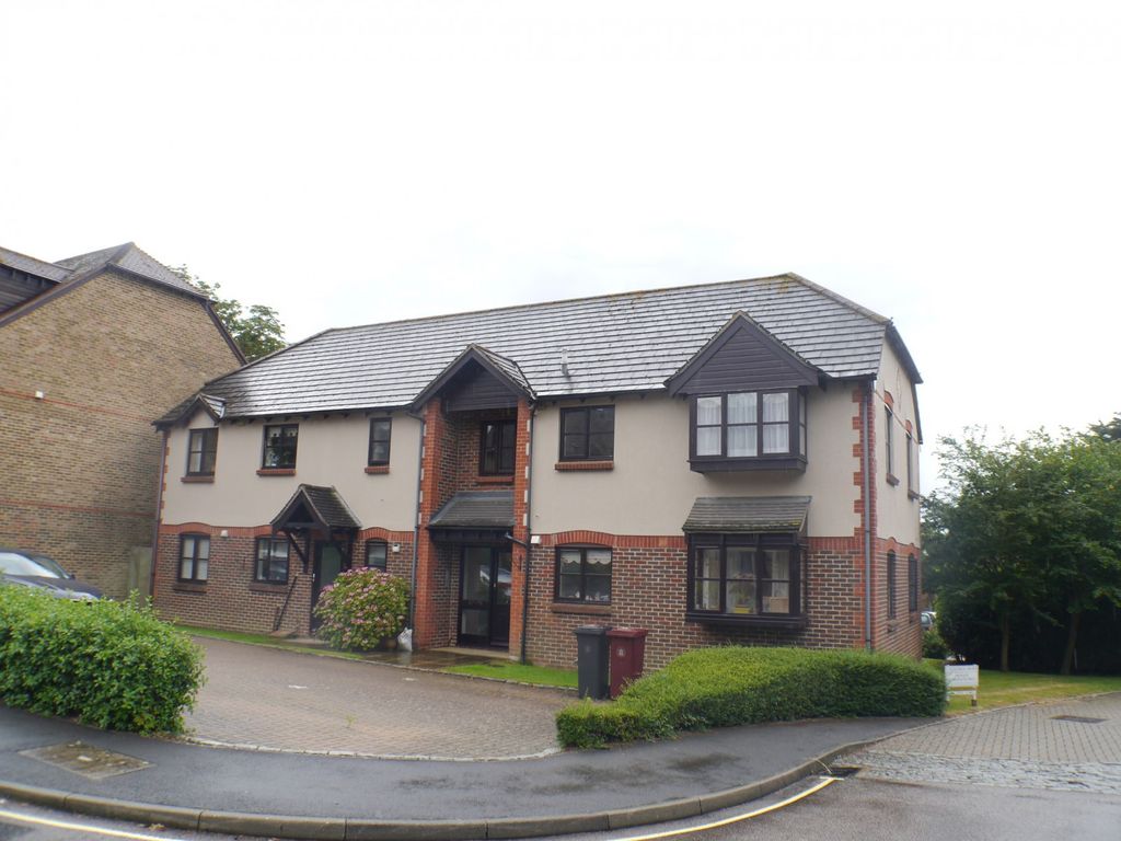 1 bed flat to rent in 67 Woodlands Lane, Chichester, West Sussex PO19