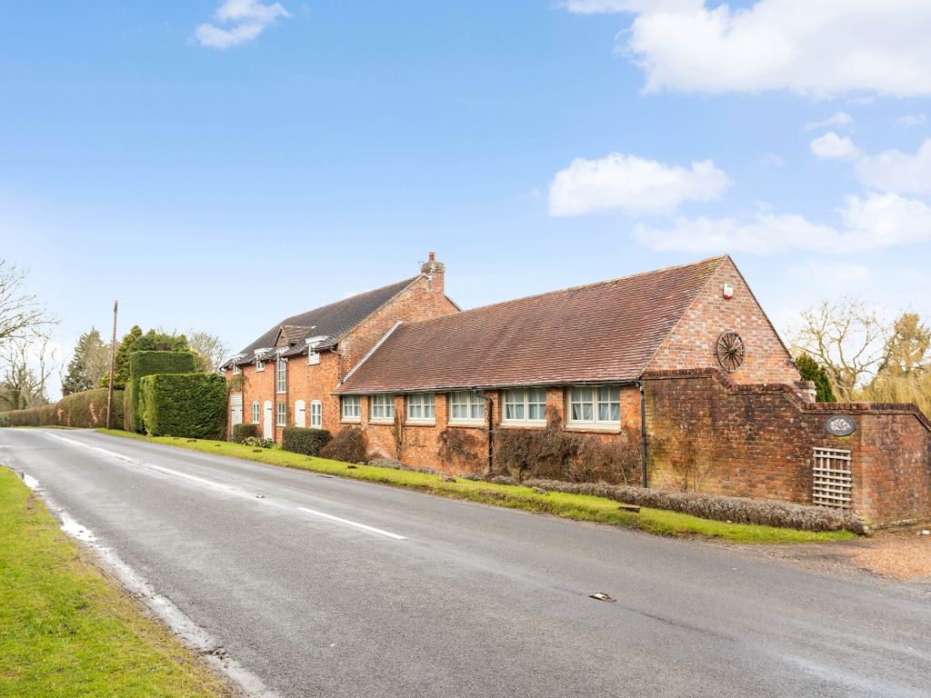 4 bed detached house to rent in Catts Hill, Mark Cross, Crowborough TN6