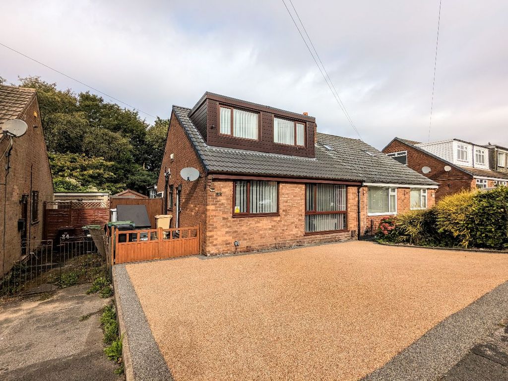 4 bed bungalow for sale in Lincoln Avenue, Little Lever, Bolton BL3, £