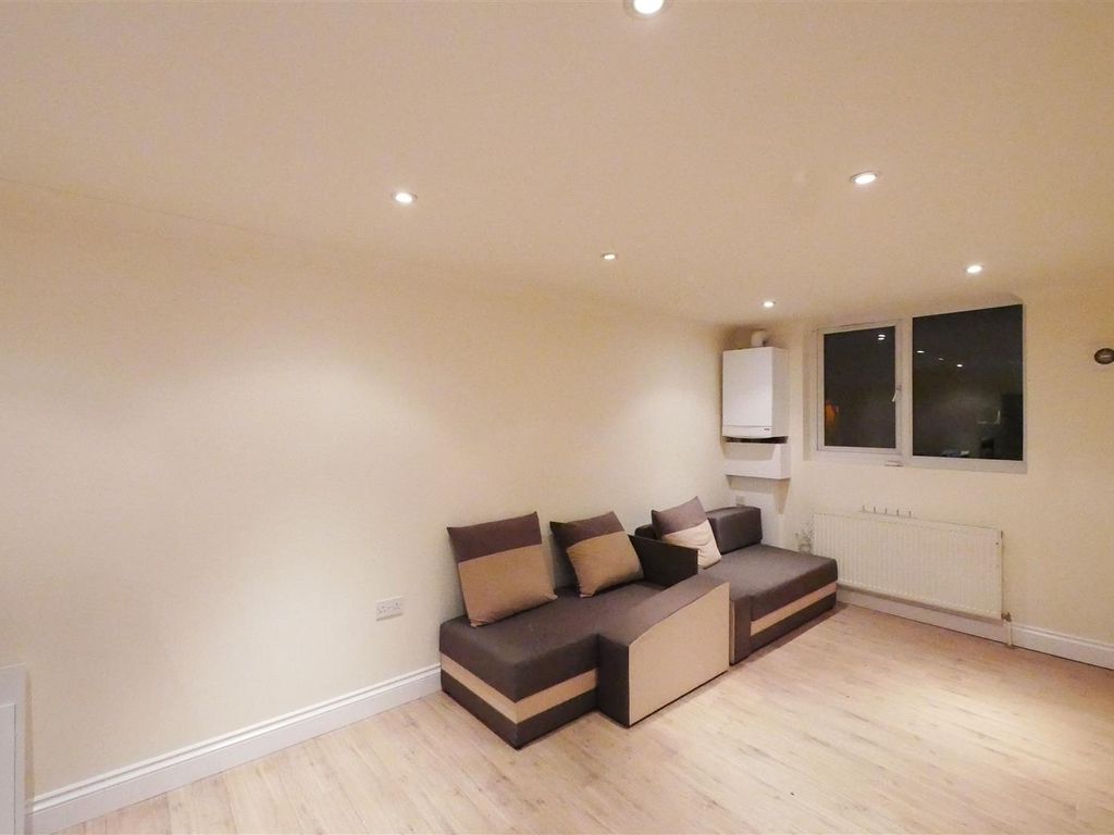 1 bed flat to rent in Green Lanes, Palmers Green N13, £1,395 pcm Zoopla