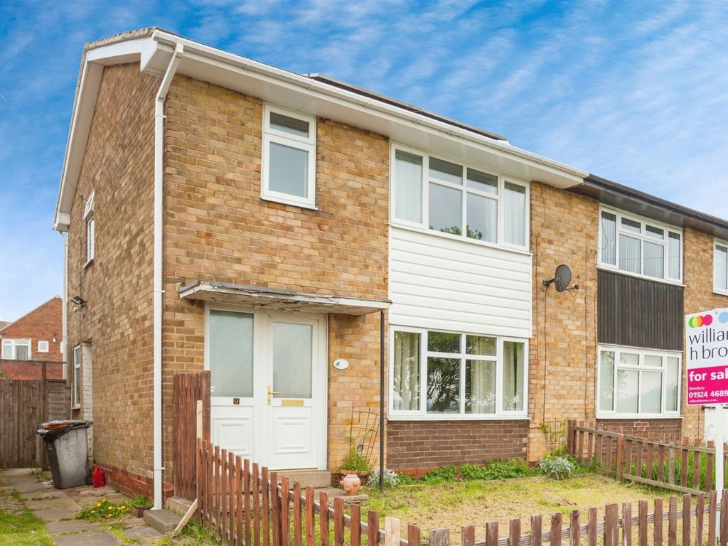 3 bed semidetached house for sale in Walnut Road, Chickenley, Dewsbury