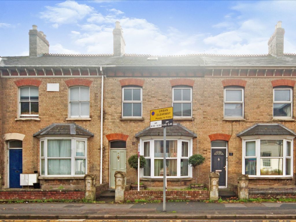 3 bed terraced house for sale in Grays Terrace, East Reach, Taunton TA1