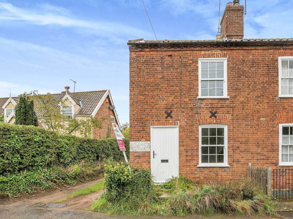 2 bed property for sale in The Moor, Reepham, Norwich NR10, £230,000