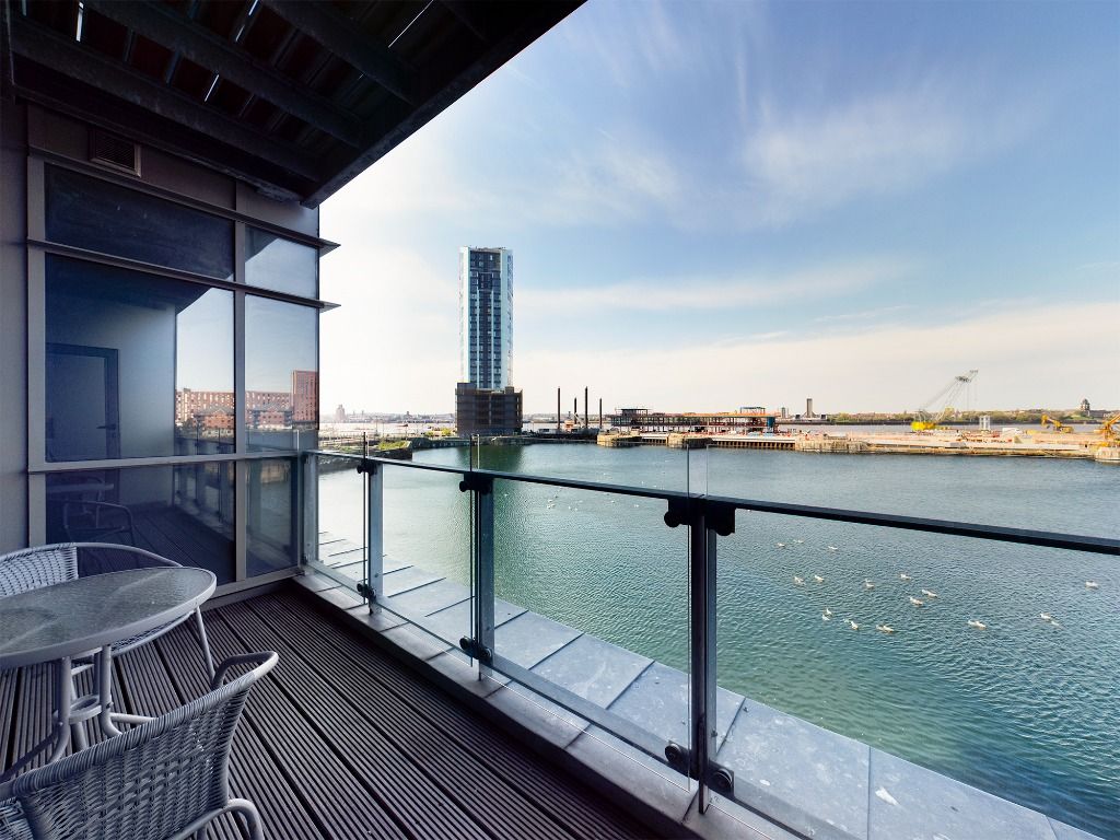 2 bed flat to rent in 10 William Jessop Way, City Centre, Liverpool L3