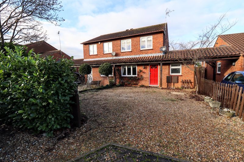 3 bed semidetached house for sale in Furzton, Milton