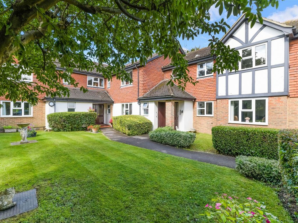 2 bed flat for sale in Godstone Road, Lingfield RH7 Zoopla