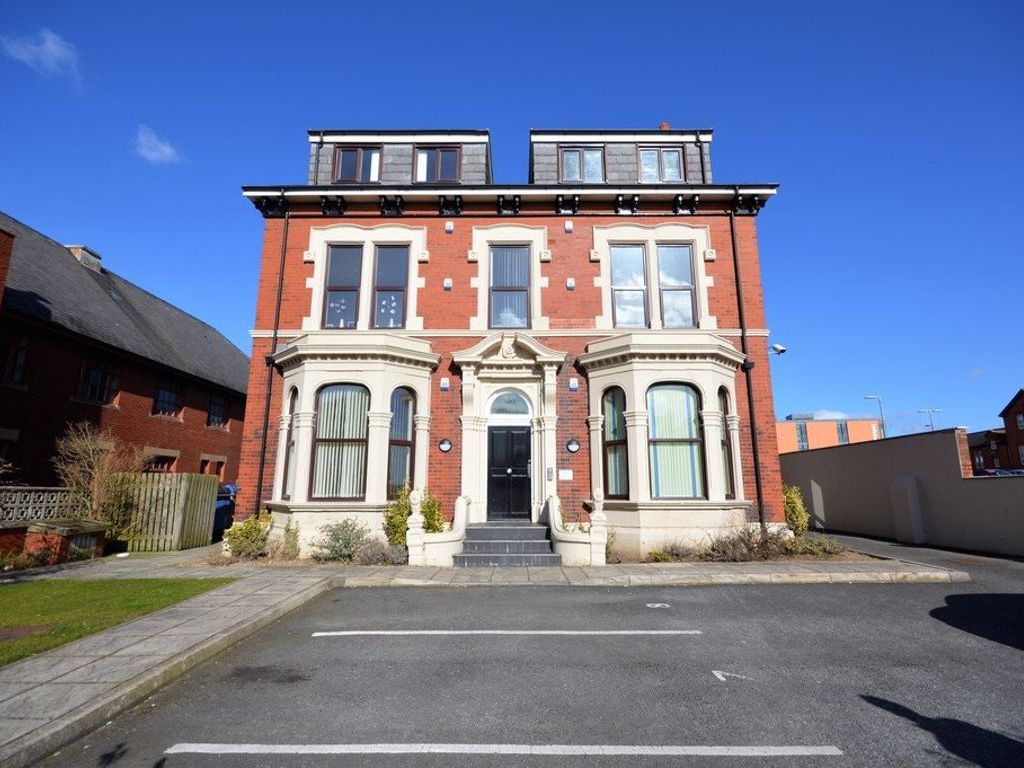 2 bed flat to rent in Park Road, Blackpool, Lancashire FY1 Zoopla