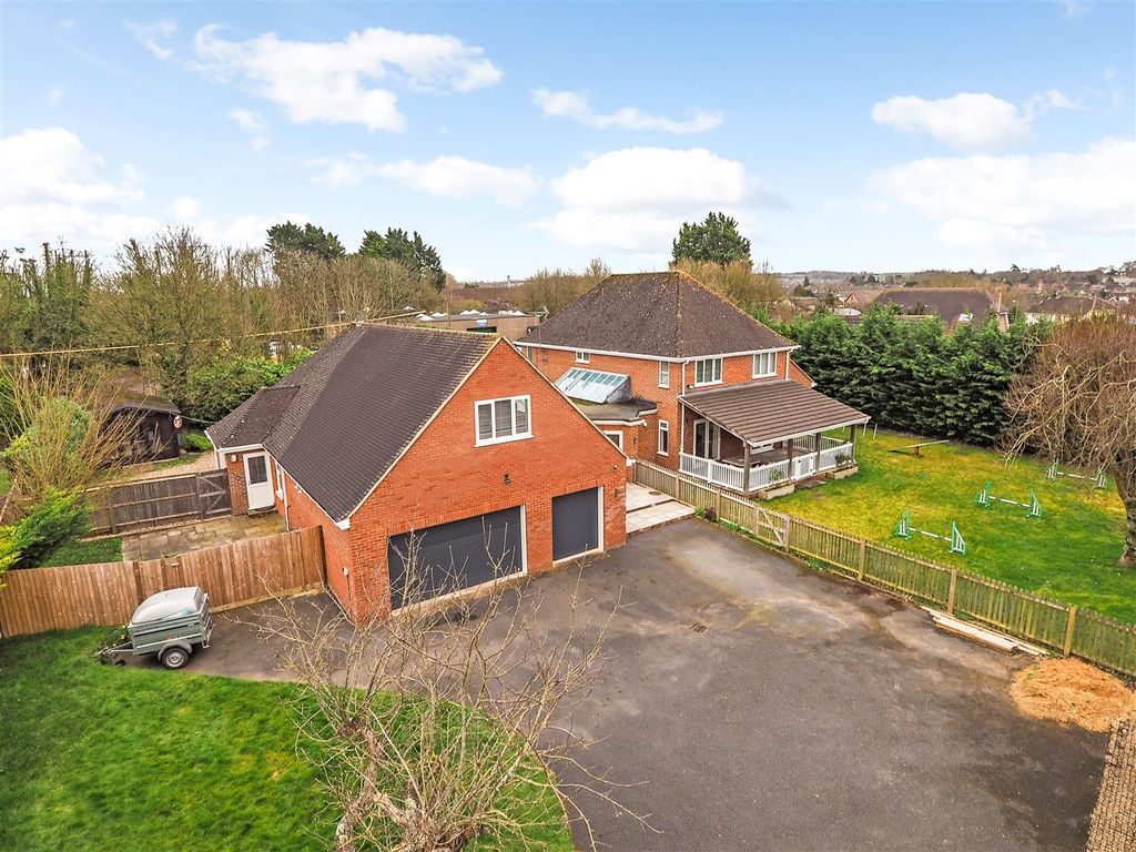 6 bed detached house for sale in Charlton Road, Andover SP10, £995,995