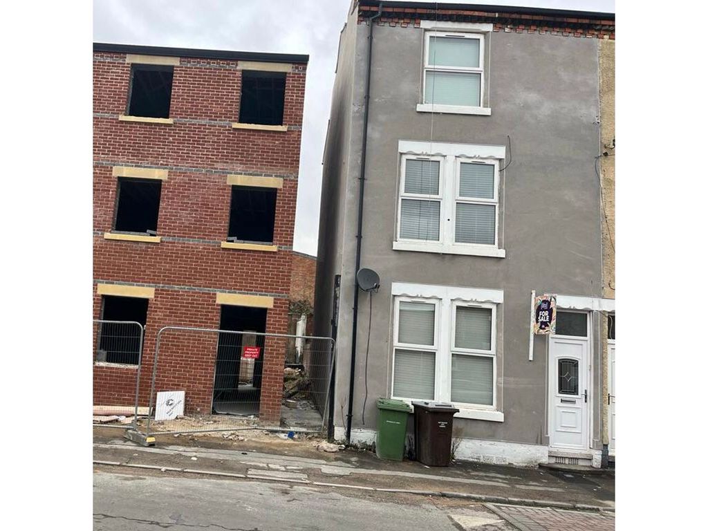 4 bed terraced house for sale in Gladstone Street, New Basford