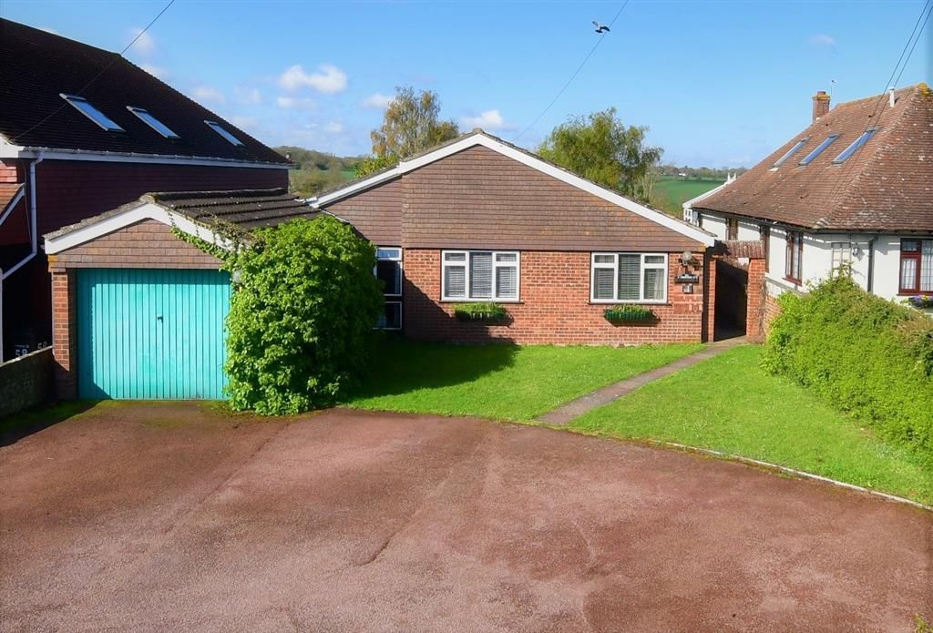 3 bed detached bungalow for sale in Lewis Road, Istead Rise, Kent DA13