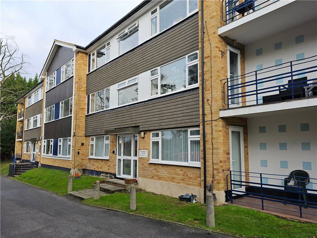 2 bed flat for sale in Beechwood Road, Caterham, Surrey CR3, £250,000