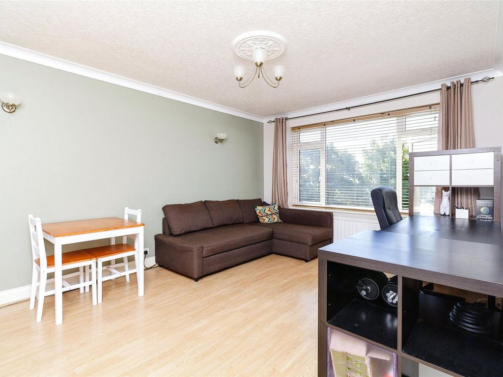 2 bed for sale in Weardale Avenue, Dartford DA2, £195,000