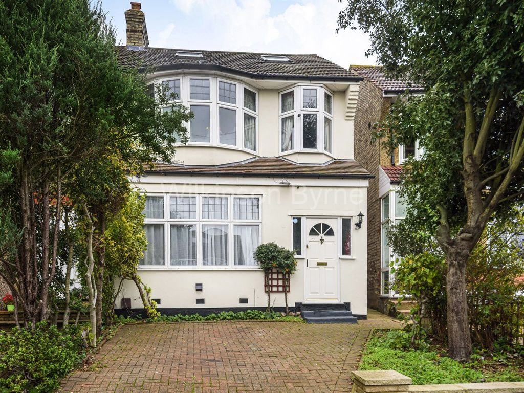 3 bed end terrace house for sale in Ridgeway Avenue, East EN4 Zoopla