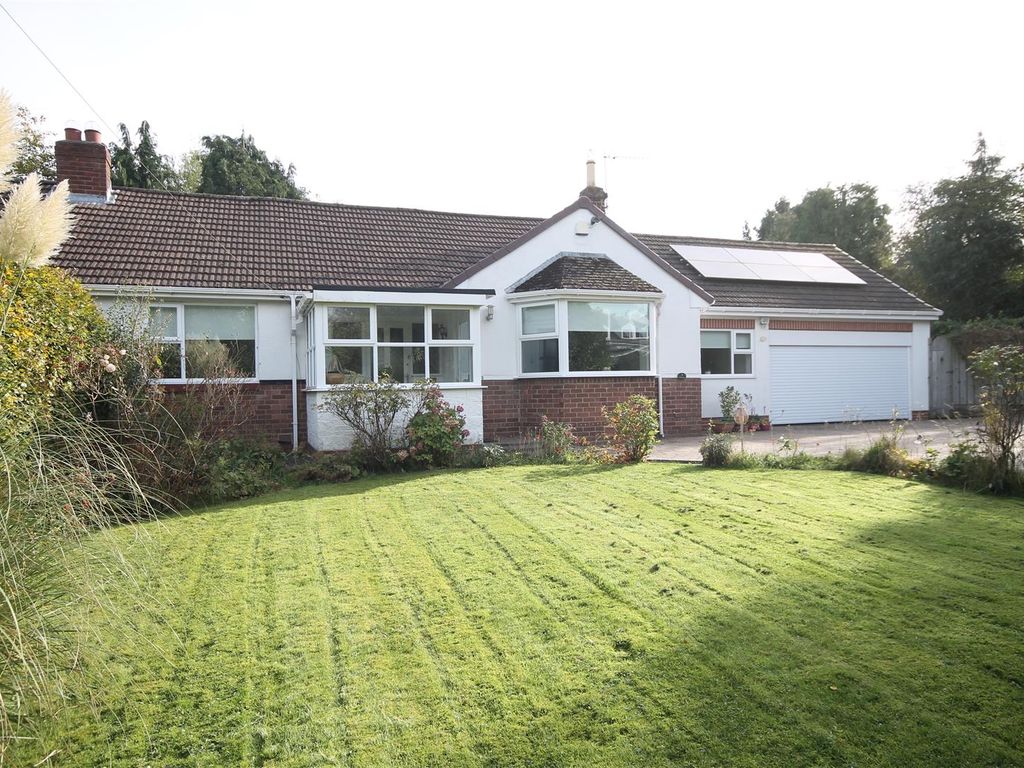 3 bed semidetached bungalow for sale in The Rise, Darras Hall