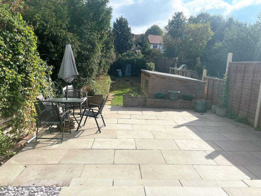 3 bed terraced house to rent in Malden Road, Cheam, Sutton SM3, £2,300