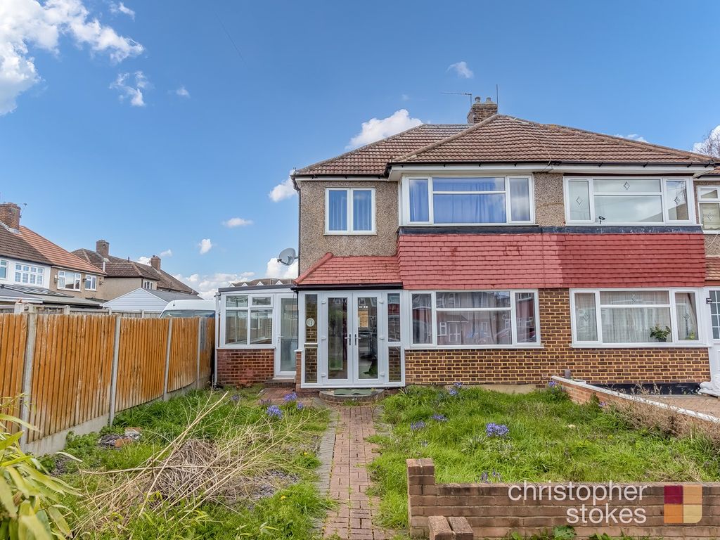 3 bed semidetached house for sale in Fraser Road, Cheshunt, Waltham