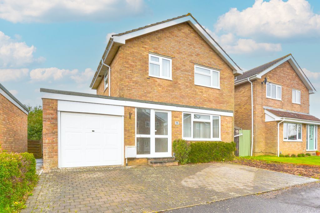 3 bed detached house to rent in Silver Birch Grove, Trowbridge BA14 Zoopla