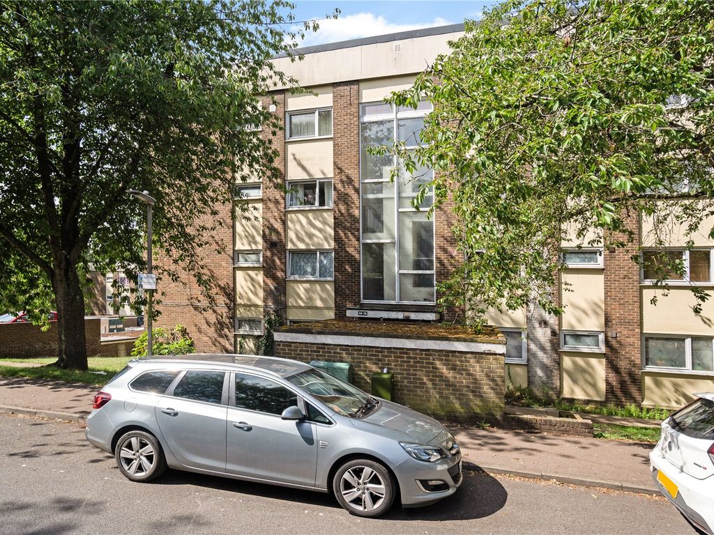 3 bed flat for sale in Riverside Road, St. Albans AL1, £299,950 Zoopla