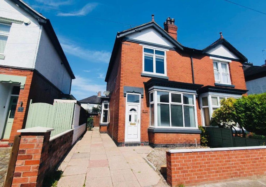 3 bed semidetached house to rent in Stanley Road, Hartshill, StokeOn