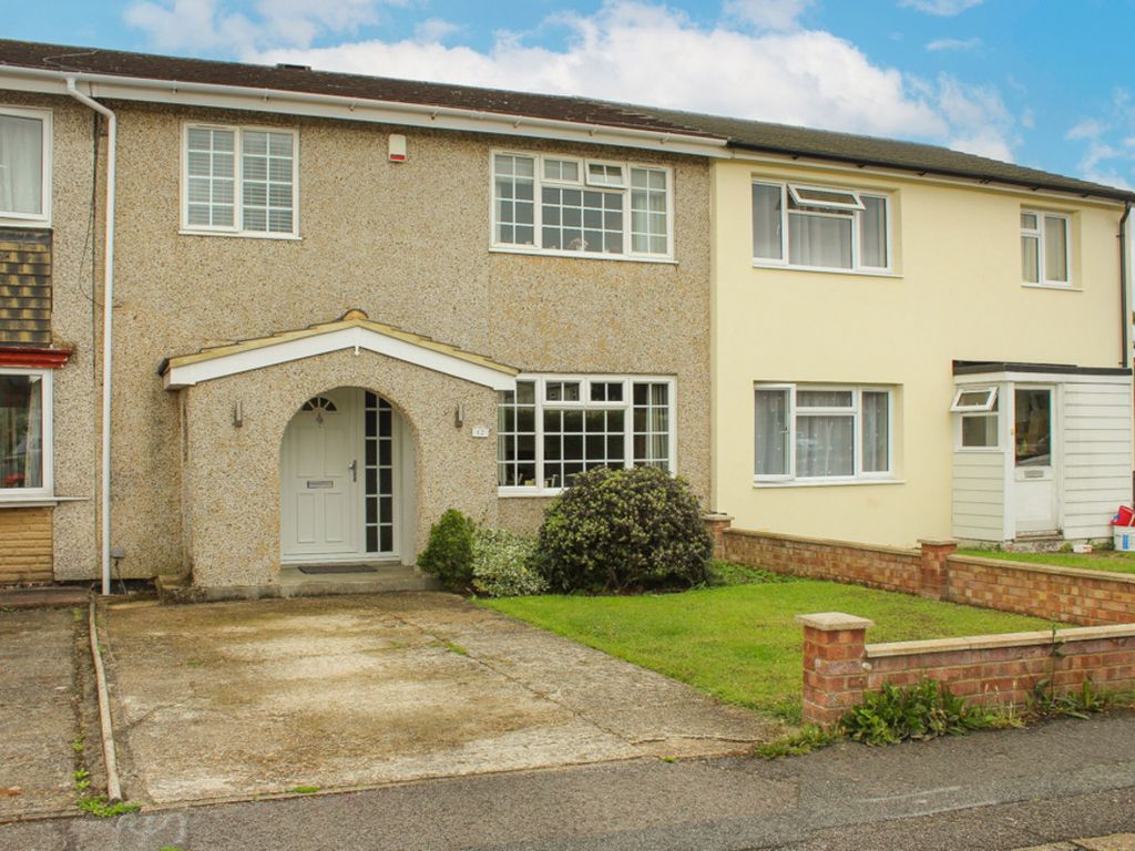 3 bed terraced house for sale in Lapwing Road, Wickford SS11, £350,000