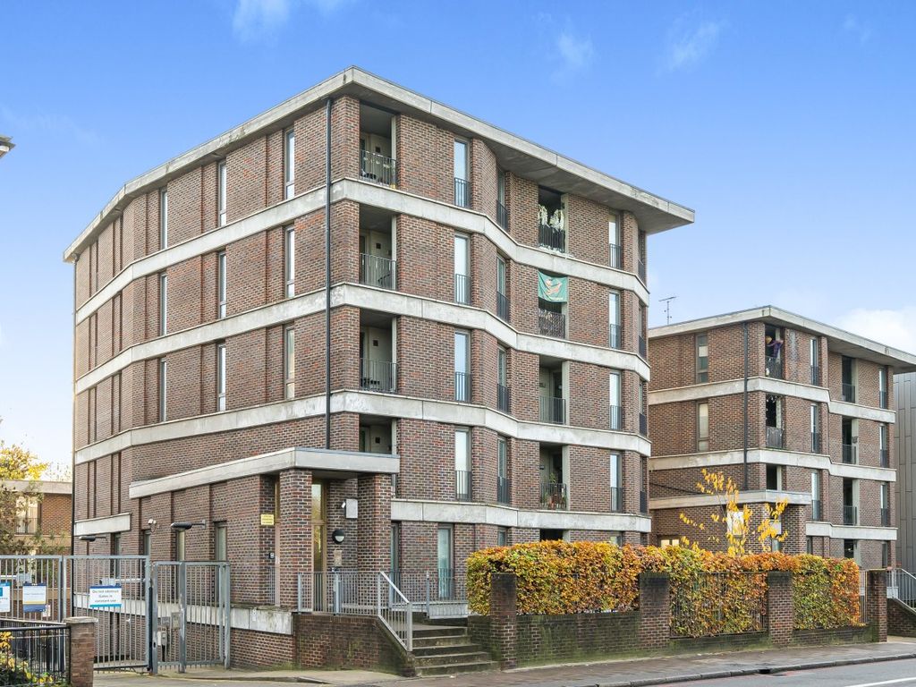 2 bed flat for sale in Seven Sisters Road, London N4, £106,250 Zoopla