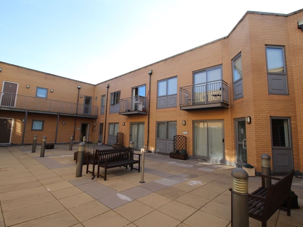 1 bed flat to rent in Church Road, Egham, Surrey TW20 Zoopla