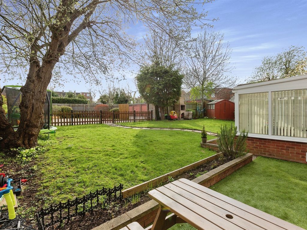 2 bed flat for sale in Drive, Bletchley, Milton Keynes MK3 Zoopla