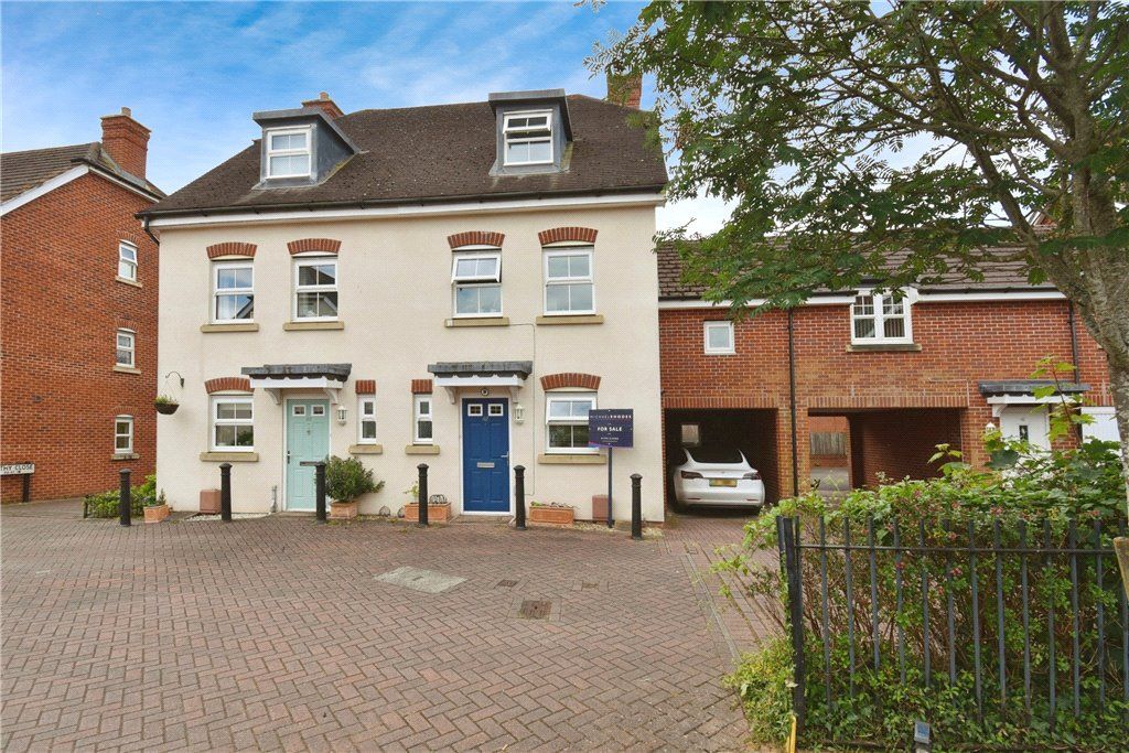 3 bed semidetached house for sale in Withy Close, Romsey, Hampshire