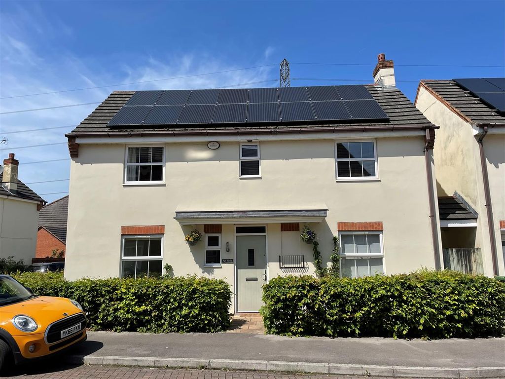 Curlew Drive, Cepen Park North, Chippenham SN14  