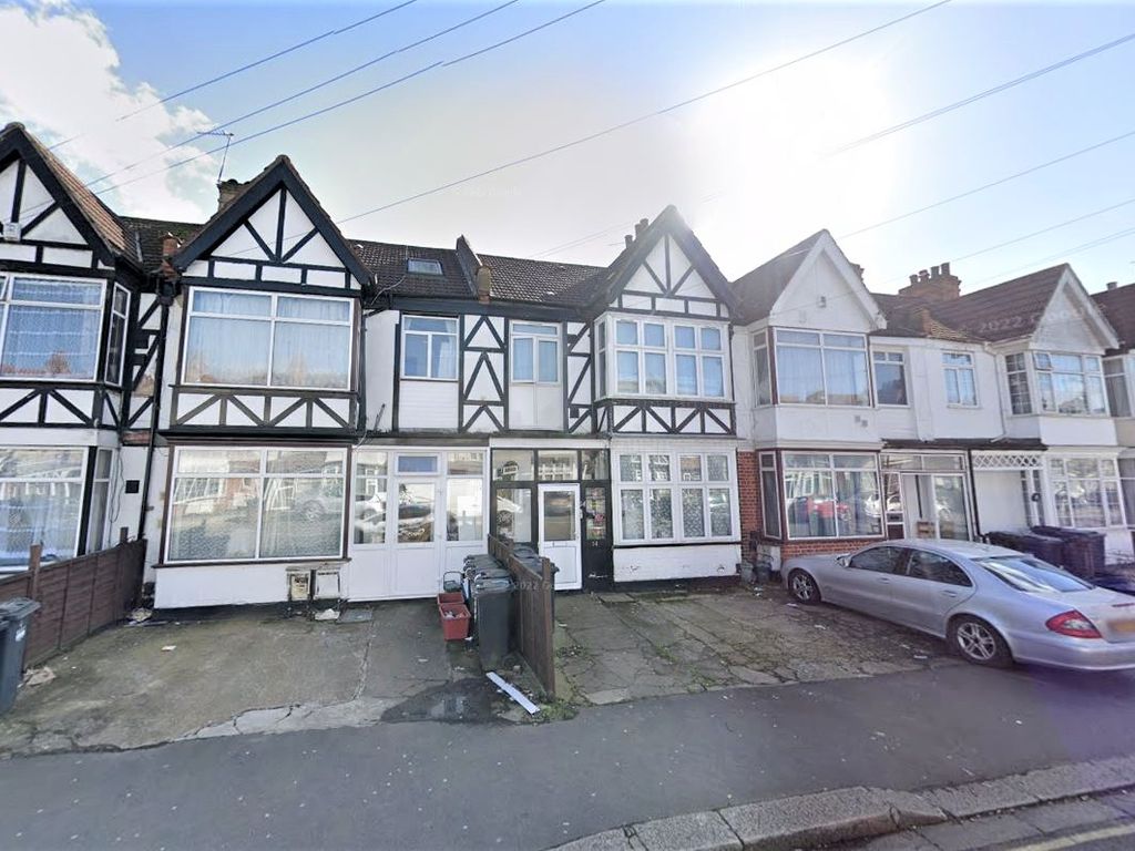 Studio to rent in Bulstrode Avenue, Hounslow TW3 Zoopla