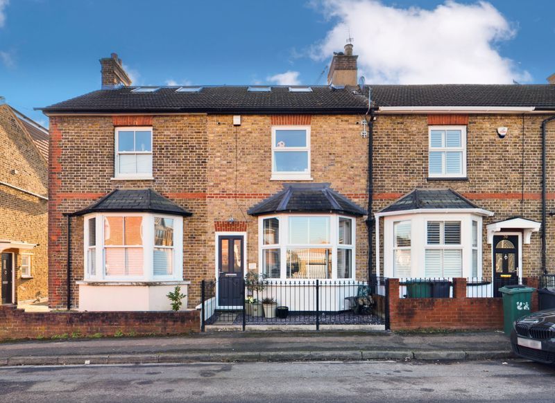 3 bed terraced house for sale in Oatlands Road, Tadworth KT20 Zoopla