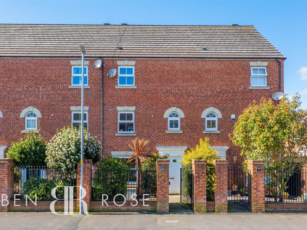 4 bed town house for sale in Great Park Drive, Leyland PR25 Zoopla