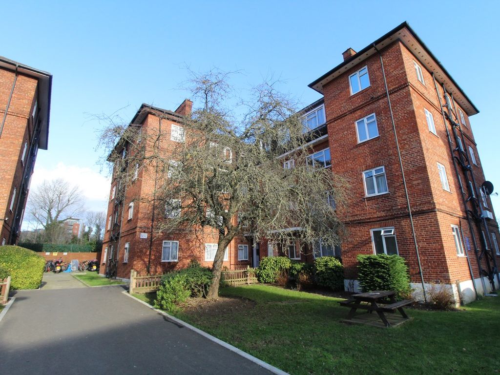 2 bed flat for sale in North End Road, Wembley HA9 Zoopla