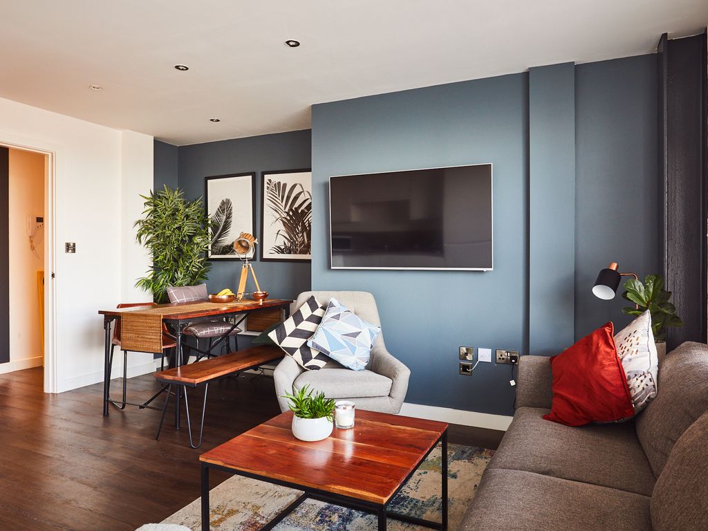 2 bed flat to rent in Oldham Road, Manchester M4 Zoopla