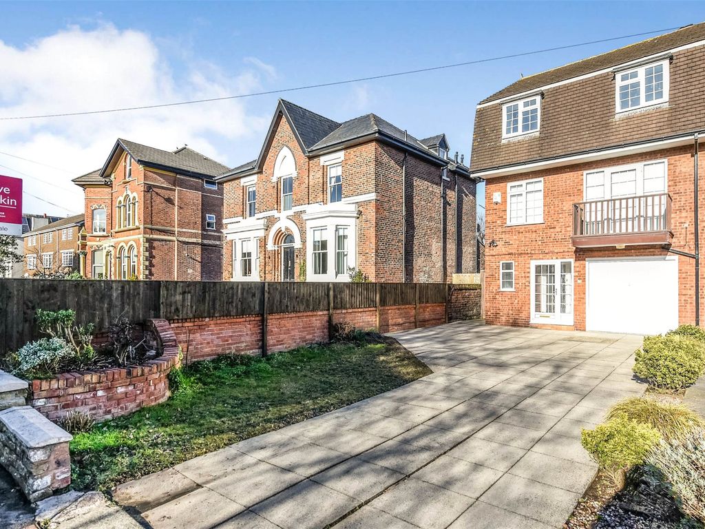 4 bed town house for sale in Abbotsford Road, Blundellsands, Liverpool