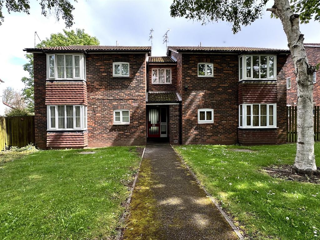 1 bed flat to rent in The Beeches, Highfield South, Rock Ferry