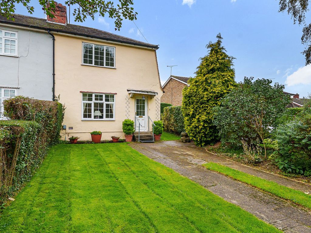 3 bed semidetached house for sale in Farnborough Road, Farnham, Surrey