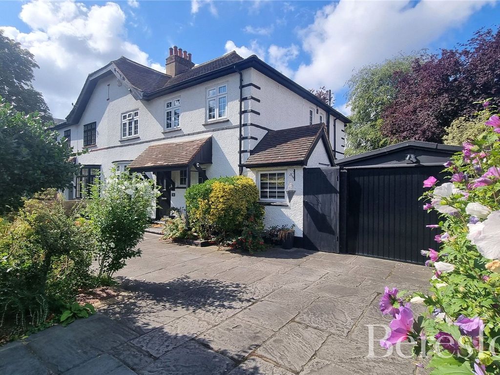 4 bed semidetached house for sale in Squirrels Heath Avenue, Gidea