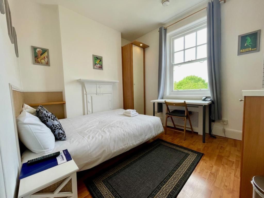 Studio to rent in Fulham Palace Road, London W6, £1,517 pcm Zoopla
