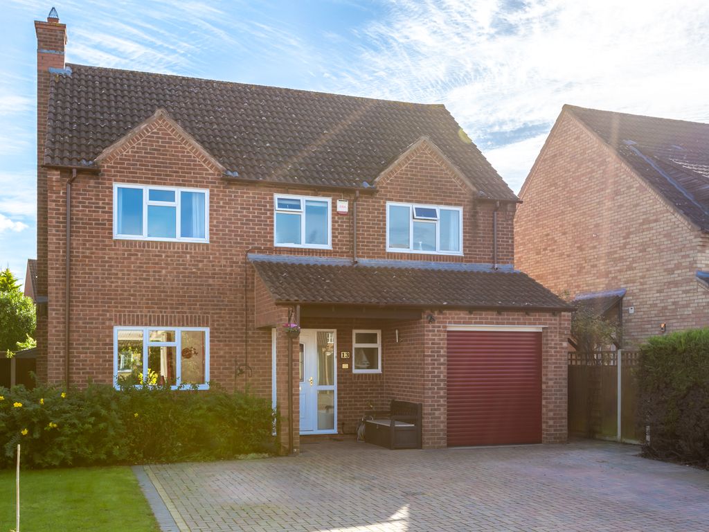 4 bed detached house for sale in Sandpiper Close, Quedgeley, Gloucester