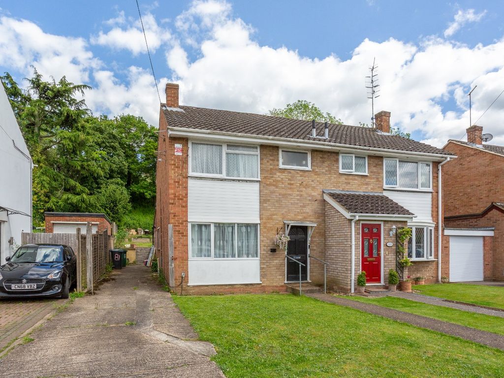 4 bed semidetached house for sale in Lemonfield Drive, Watford